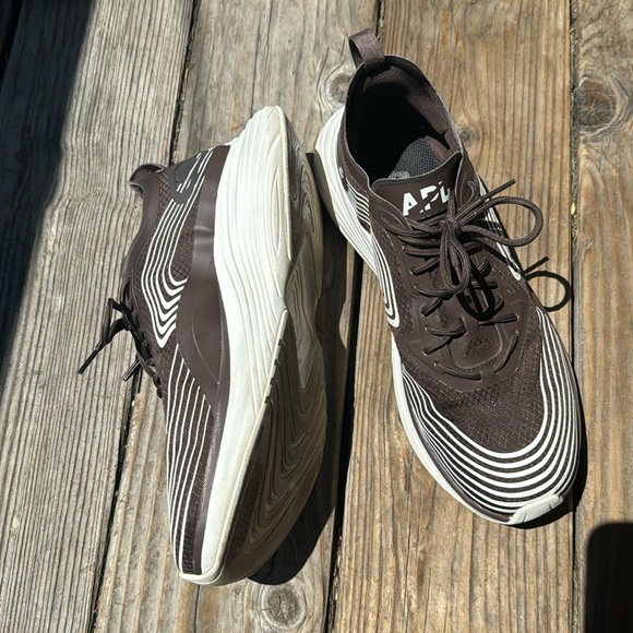 APL Woman’s Streamline chocolate brown shoes - Picture 3 of 6